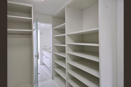 Casa para alugar com 340m², 4 quartos e 3 vagas Casa para alugar com 340m², 4 quartos e 3 vagasCloset Suíte 1