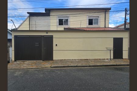 Casa para alugar com 340m², 4 quartos e 3 vagas Casa para alugar com 340m², 4 quartos e 3 vagasFachada