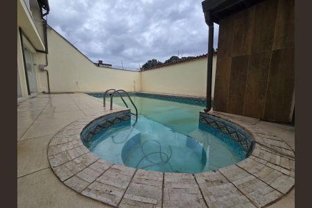 Casa para alugar com 340m², 4 quartos e 3 vagas Casa para alugar com 340m², 4 quartos e 3 vagasPiscina