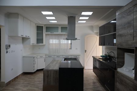 Casa para alugar com 340m², 4 quartos e 3 vagasCozinha 