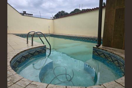 Casa para alugar com 340m², 4 quartos e 3 vagas Casa para alugar com 340m², 4 quartos e 3 vagasPiscina