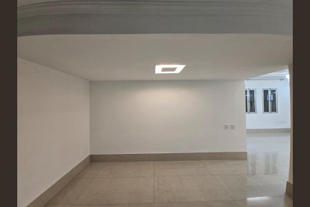 Casa para alugar com 340m², 4 quartos e 3 vagas Casa para alugar com 340m², 4 quartos e 3 vagasSala