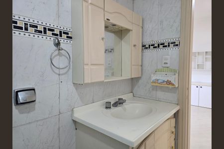 Casa para alugar com 340m², 4 quartos e 3 vagas Casa para alugar com 340m², 4 quartos e 3 vagasBanheiro da Suíte 2