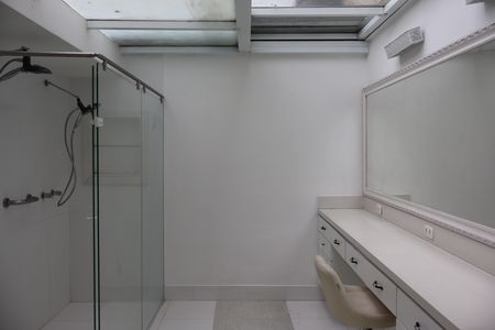Casa para alugar com 340m², 4 quartos e 3 vagasBanheiro da Suíte 1