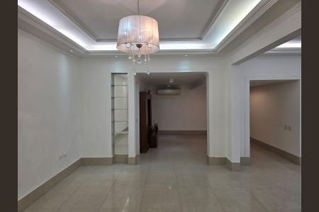 Casa para alugar com 340m², 4 quartos e 3 vagas Casa para alugar com 340m², 4 quartos e 3 vagasSala