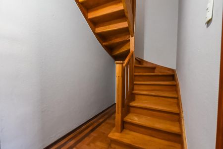 Casa para alugar com 130m², 3 quartos e sem vaga Casa para alugar com 130m², 3 quartos e sem vagaEscada