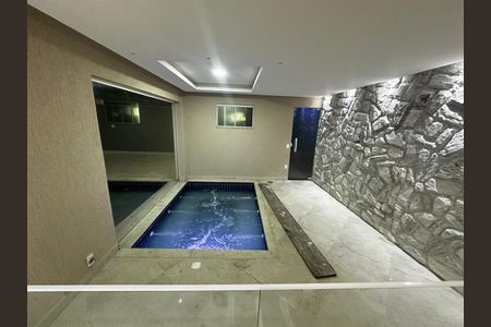 Sala de casa de condomínio para alugar com 6 quartos, 390m² em Vargem Grande, Rio de Janeiro