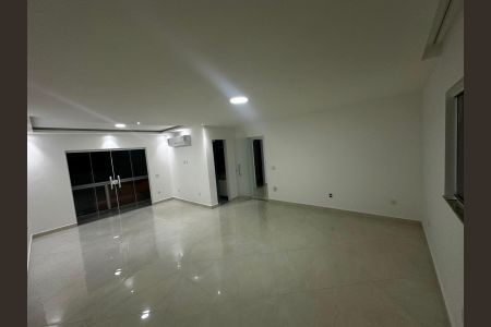 Quarto de casa de condomínio para alugar com 6 quartos, 390m² em Vargem Grande, Rio de Janeiro