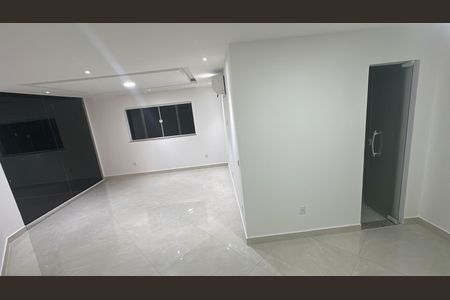 Quarto de casa de condomínio para alugar com 6 quartos, 390m² em Vargem Grande, Rio de Janeiro