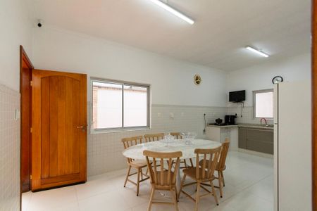 Casa de condomínio para alugar com 207m², 4 quartos e 2 vagas