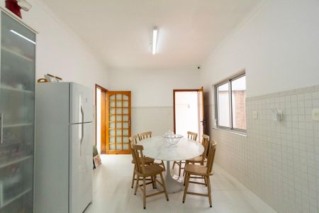 Casa de condomínio para alugar com 207m², 4 quartos e 2 vagas