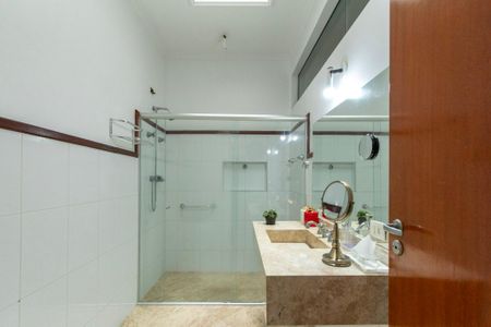 Casa de condomínio para alugar com 207m², 4 quartos e 2 vagas