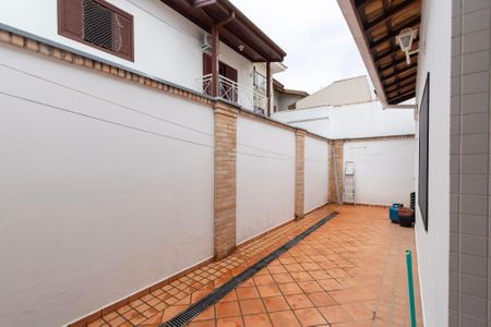 Casa de condomínio para alugar com 207m², 4 quartos e 2 vagas