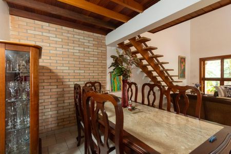 Casa de condomínio para alugar com 207m², 4 quartos e 2 vagas