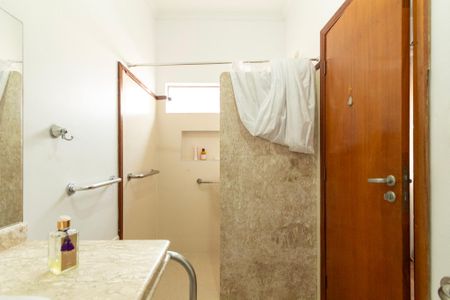 Casa de condomínio para alugar com 207m², 4 quartos e 2 vagas