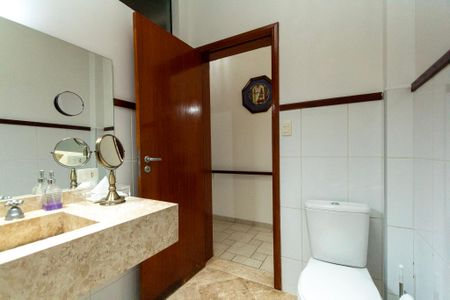 Casa de condomínio para alugar com 207m², 4 quartos e 2 vagas