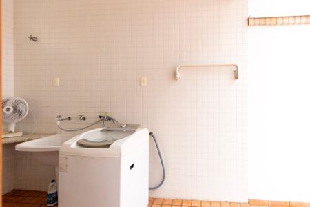 Casa de condomínio para alugar com 207m², 4 quartos e 2 vagas