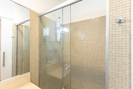 Apartamento à venda com 74m², 2 quartos e 2 vagasBanheiro da Suíte 1