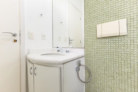 Apartamento à venda com 74m², 2 quartos e 2 vagasBanheiro da Suíte 2