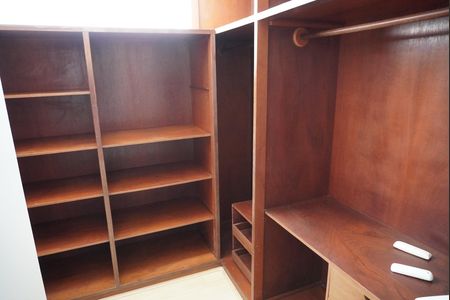 Casa de condomínio para alugar com 246m², 2 quartos e 4 vagasCloset da suíte
