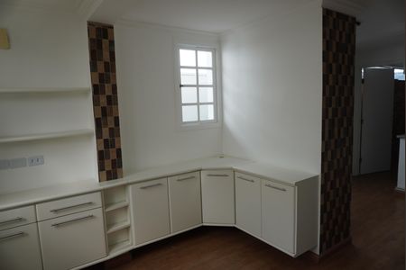 Casa de condomínio para alugar com 246m², 2 quartos e 4 vagasCozinha - Armários