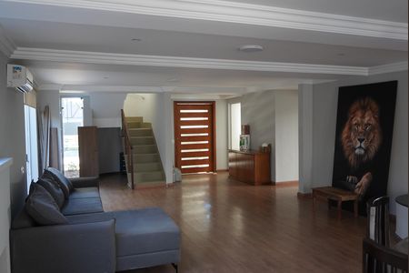 Casa de condomínio para alugar com 246m², 2 quartos e 4 vagasSala Estar 