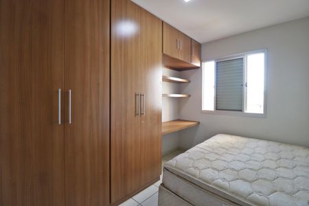 Quarto 1 de apartamento para alugar com 2 quartos, 57m² em Saraiva, Uberlândia