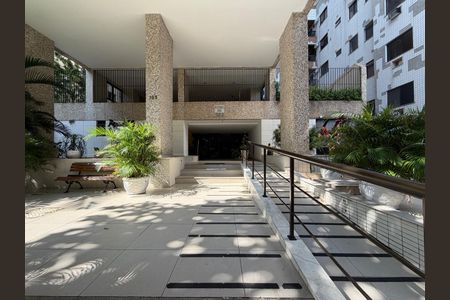 Apartamento à venda com 103m², 2 quartos e 1 vagaEntrada