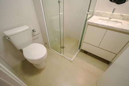 Banheiro de kitnet/studio para alugar com 1 quarto, 26m² em Butantã, São Paulo