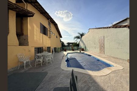 Casa à venda com 639m², 5 quartos e 4 vagas Casa à venda com 639m², 5 quartos e 4 vagasÁrea externa