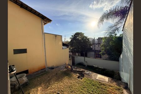 Casa à venda com 639m², 5 quartos e 4 vagas Casa à venda com 639m², 5 quartos e 4 vagasÁrea externa