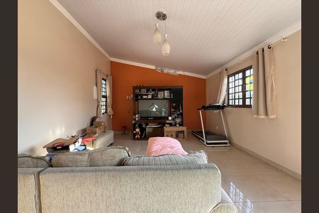 Casa à venda com 639m², 5 quartos e 4 vagas Casa à venda com 639m², 5 quartos e 4 vagasSala