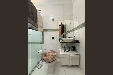 Casa à venda com 639m², 5 quartos e 4 vagas Casa à venda com 639m², 5 quartos e 4 vagasBanheiro