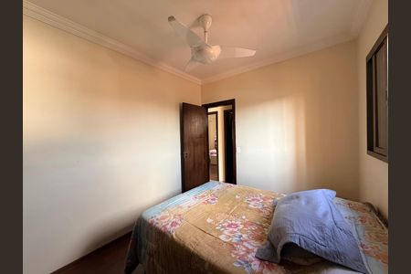 Casa à venda com 639m², 5 quartos e 4 vagas Casa à venda com 639m², 5 quartos e 4 vagasQuarto