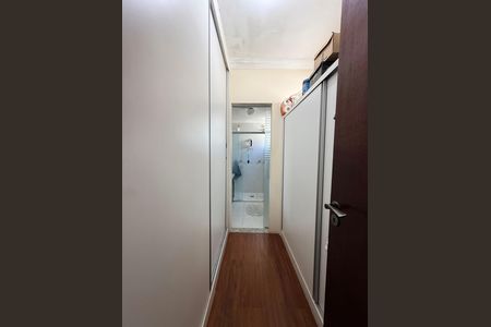 Casa à venda com 639m², 5 quartos e 4 vagas Casa à venda com 639m², 5 quartos e 4 vagasQuarto