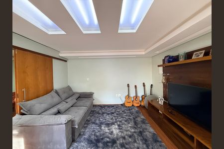 Casa à venda com 639m², 5 quartos e 4 vagas Casa à venda com 639m², 5 quartos e 4 vagasSala