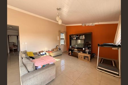 Casa à venda com 639m², 5 quartos e 4 vagas Casa à venda com 639m², 5 quartos e 4 vagasSala