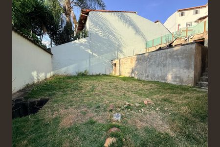 Casa à venda com 639m², 5 quartos e 4 vagas Casa à venda com 639m², 5 quartos e 4 vagasÁrea externa