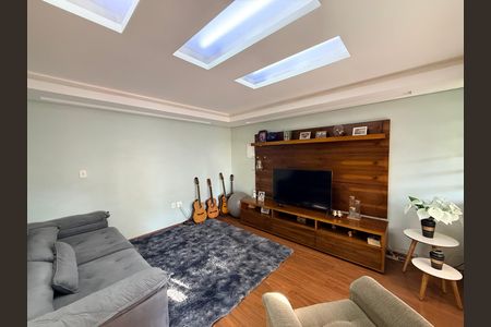 Casa à venda com 639m², 5 quartos e 4 vagas Casa à venda com 639m², 5 quartos e 4 vagasSala