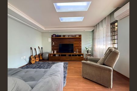 Sala de casa à venda com 5 quartos, 639m² em Alto Caiçaras, Belo Horizonte