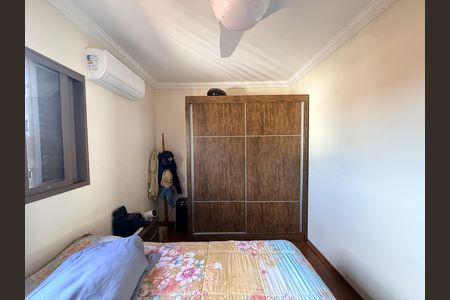 Casa à venda com 639m², 5 quartos e 4 vagas Casa à venda com 639m², 5 quartos e 4 vagasQuarto