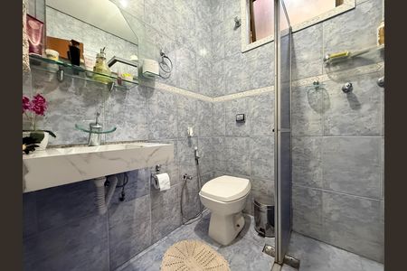 Casa à venda com 639m², 5 quartos e 4 vagas Casa à venda com 639m², 5 quartos e 4 vagasBanheiro