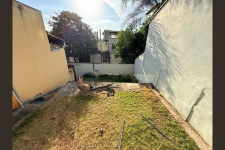 Casa à venda com 639m², 5 quartos e 4 vagas Casa à venda com 639m², 5 quartos e 4 vagasÁrea externa