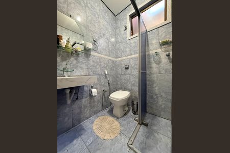 Casa à venda com 639m², 5 quartos e 4 vagas Casa à venda com 639m², 5 quartos e 4 vagasBanheiro