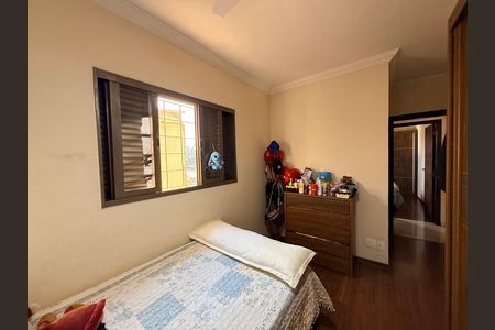 Casa à venda com 639m², 5 quartos e 4 vagas Casa à venda com 639m², 5 quartos e 4 vagasQuarto