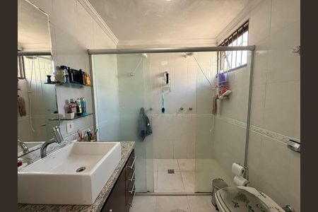 Casa à venda com 639m², 5 quartos e 4 vagas Casa à venda com 639m², 5 quartos e 4 vagasBanheiro