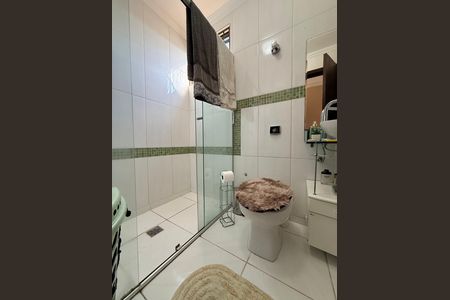 Casa à venda com 639m², 5 quartos e 4 vagas Casa à venda com 639m², 5 quartos e 4 vagasBanheiro
