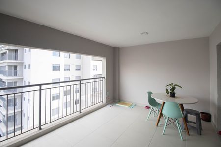 Apartamento à venda com 129m², 3 quartos e 2 vagas Apartamento à venda com 129m², 3 quartos e 2 vagasVaranda