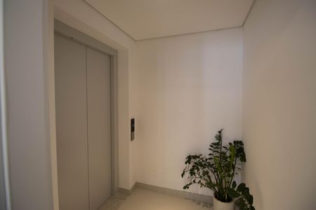Apartamento à venda com 129m², 3 quartos e 2 vagas Apartamento à venda com 129m², 3 quartos e 2 vagasHall
