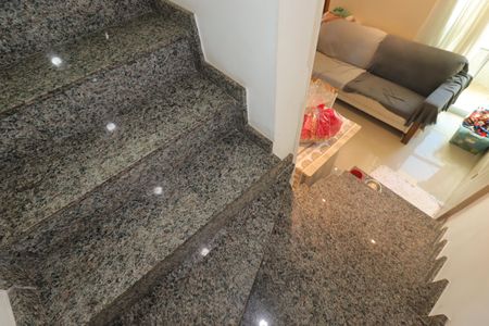 Apartamento para alugar com 97m², 2 quartos e 2 vagasEscada